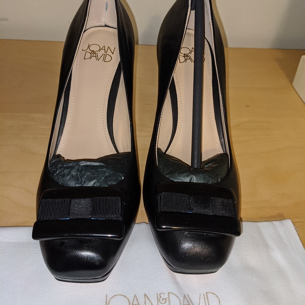 Joan & David Pumps